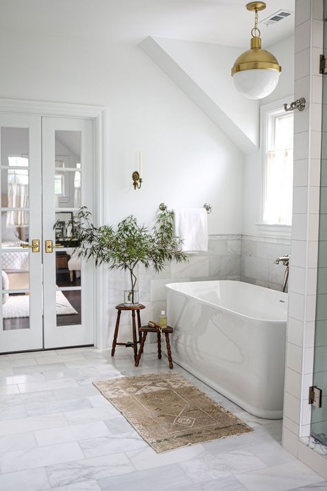 Timeless Master Bath Ideas, Timeless Marble Bathroom, Traditional Primary Bathroom, Timeless Modern Bathroom, Traditional Marble Bathroom, Amazing Bathrooms Master Baths, Timeless White Bathroom, Master Bath Tub Ideas, Timeless Bathroom Remodel