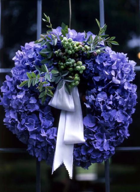 Blueberry and Hydrangea Wreath Blueberry Wedding, Blue Hydrangea Wreath, Purple Hydrangeas, Pretty Wreath, Blue Wreath, Hydrangea Wreath, Wreaths And Garlands, Flower Blue, Fresh Flower