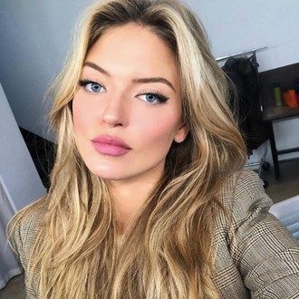 Hidden Crown Hair Extensions, Low Ponytail Hairstyles, Hair Extension Brands, Red Carpet Hair, Martha Hunt, The Untold Truth, Low Ponytail, Victoria Secret Fashion Show, Crown Hairstyles