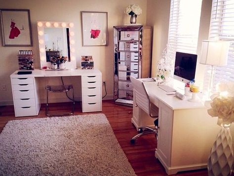 My office and vanity room dream! Zimmer Diy, Vanity Room, Glam Room, Makeup Rooms, Salon Interior Design, Room Goals, Makeup Room, Decoration Inspiration, A Desk