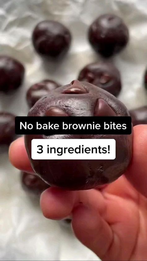 No bake brownie bites. in 2022 Guiltless Desserts, No Bake Brownie Bites, Ww Snacks, Snackle Box, Fruity Cake, Eating Light, Protein Balls, No Bake Brownies, Energy Foods