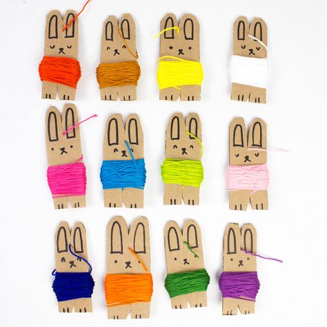 how to make DIY Embroidery floss storage out of cardboard! These cute bunnies are sure to organize all that thread! Diy Embroidery Floss Storage, Embroidery Floss Storage, Embroidery Floss Crafts, Floss Bobbins, Storage Organizers, Thread Storage, Bunny Embroidery, Kit Ideas, Dmc Embroidery Floss