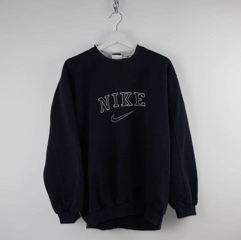 Vintage Hoodies Aesthetic, Vintage Nike Sweatshirt, Sweater Outfits Men, Hoodies Aesthetic, Nike Sweatshirt, Nike Vintage, Vintage Pullover, Cute Nike Outfits, Trendy Hoodies