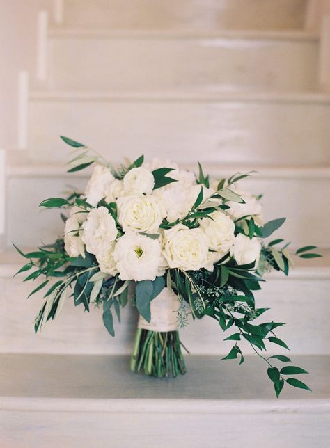 Bouquet Champetre, Cheap Wedding Flowers, White Wedding Bouquets, Have Inspiration, White Wedding Flowers, Wedding Guide, Vineyard Wedding, Lorde, Bride Bouquets