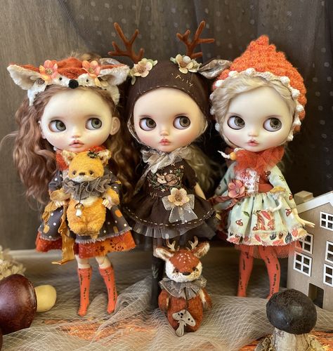 Blythe dress set, blythe autumn outfit Blythe Doll Dress, Blythe Dress, Blythe Clothes, Autumn Outfit, Woodland Animals, Blythe Dolls, Doll Dress, Drake, Set Dress