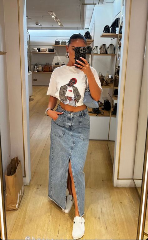 Spring Sneaker Outfits Women, Jean Skirt And Tshirt Outfits, Long Denim Jean Skirt Outfits, Long Denim Skirt With Sneakers, Baddy Outfits Aesthetic, Long Denim Skirt And Sneakers Outfit, Long Jean Skirt Outfits Spring, Long Denim Skirt Outfits For Summer, White Jean Skirt Outfit Summer