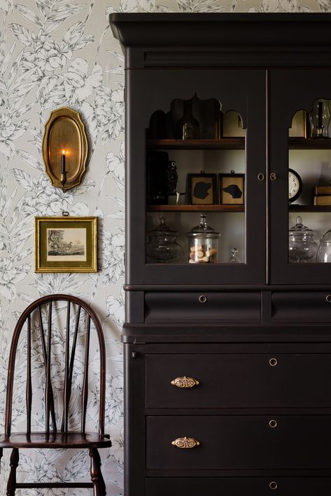 Black Hutch, Hutch Furniture, Dining Room Hutch Makeover, Hutch Ideas, Painted Hutch, Antique Hutch, Upcycle Furniture, Hutch Makeover, Bookcase Cabinet