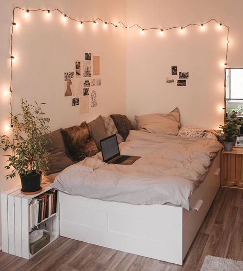 Teenage Room Decor, Hiasan Bilik Tidur, Redecorate Bedroom, Teen Bedroom Decor, Room Design Bedroom, Room Makeover Bedroom, Dream Room Inspiration, Small Room Bedroom, Room Inspiration Bedroom