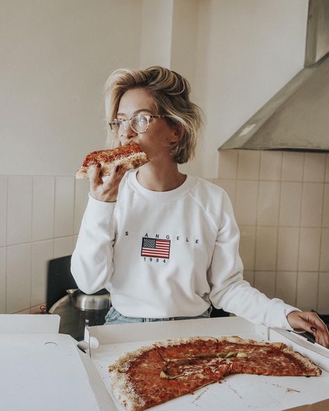 How I Apply Self-Care to My Finances | The Everygirl Rianne Meijer, Pizza For Breakfast, Pizza Photo, Pizza Girls, Food Photoshoot, Paid Off, Eat Pizza, Breakfast Pizza, Student Loans