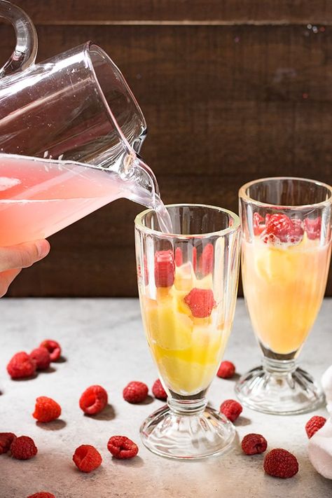 Sorbet Punch, Summer Drinks Kids, Raspberry Lemonade Punch, Raspberry Lemonade Cupcakes, Kids Drinks Party, Lemonade Punch Recipe, Raspberry Lemonade Recipe, Kid Drinks Recipes, Drinks Alcohol Recipes Easy