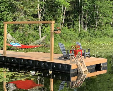 If you’ve spent much time browsing dock ladders, you’ve noticed that you have lots of options. Choosing the right one is vital for having fun on the water. Then, the question is: How do you select one? Follow some tips to help you choose the best dock ladder for the boating season. Then, you’ll be ready to enjoy the water this spring and summer. Floating Dock Kits, Lake Deck, Diy Dock, Dock Ideas, Lake Landscaping, Farm Cabin, Lake Activities, Creek House, Lake Dock