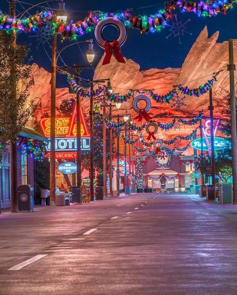 TXDisney on Instagram: “Loving the Cars Land Christmas Decorations at Disneyland!!! 🏰🐭🎁💙🎅🏻🎄❤️❄️🌌❤️❄️🎄🎅🏻💙🎁🐭🏰 📷: @disneyland_over_everything #disney #disneyworld…” Cars Land Christmas, Christmas In California Aesthetic, Disneyland Christmas Decorations, Disneyland During Christmas, Disneyland California Christmas, Disneyland Christmas Wallpaper, Disneyland Christmas Aesthetic, Christmas In Disneyland, Disneyland At Christmas