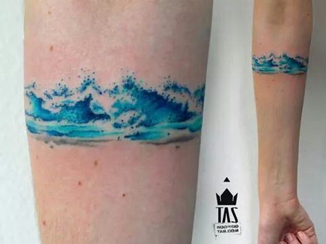 The 112 Best Watercolor Tattoos for Men | Improb Tropical Tattoo, Wave Tattoo Design, Tattoo Thigh, Armband Tattoos, Wave Tattoo, Water Tattoo, Tattoo Zeichnungen, Muster Tattoos, Theme Tattoo