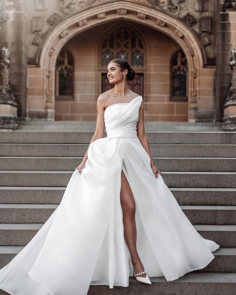 Mariana Hardwick Emporium (@marianahardwick) | Instagram Court Train Wedding Dress, Classic Bride, Wedding Dress Organza, Organza Wedding Dress, Train Wedding, Destination Wedding Dress, Wedding Dress Train, Wedding Dress Fabrics, Bridal Party Dresses