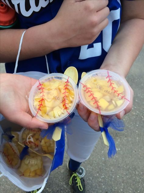 Cute Baseball Snacks For Team, State Softball Goodie Bags, T Ball Goodie Bag Ideas, Softball Themed Snacks, Cute Baseball Snacks, Tee Ball Goodie Bags, Team Mom Tball Ideas, Snacks For Baseball Team, Softball Snack Bags