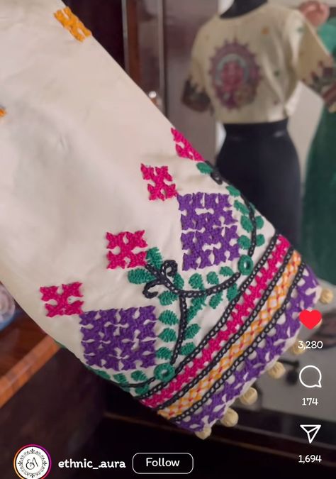 Kuch Work Blouse Designs, Kutchi Work Kurti Design, Kachi Work Blouse, Bharat Work, Sadu Bharat, Kutchi Embroidery, Sindhi Embroidery, Saree Tassels Designs, Mirror Work Blouse Design