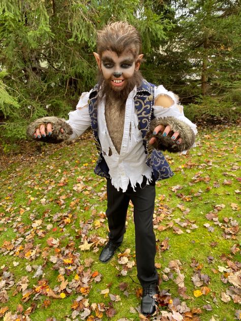 Wolfman Makeup Halloween, Diy Werewolf Costume Kids, Werewolf Costume For Men, Diy Werewolf Costume, Werewolf Costume Kids, Werewolf Cosplay, Ware Wolf, Werewolf Costume, Fiesta Halloween