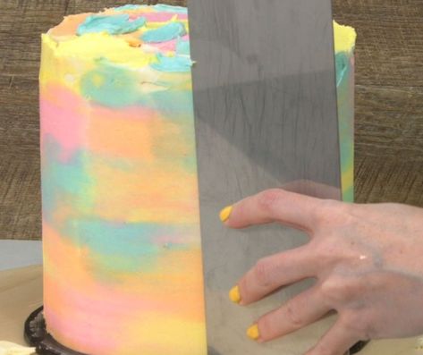 Diy Tie Dye Cake Frosting, Tye Dye Icing, Smeared Icing Cake, Tie Dye Icing Cake, Tie Dye Buttercream Frosting, Multi Colored Cake Frosting, Tyedye Cake Ideas, Tie Dye Cake Diy, Multi Color Cake Decorating