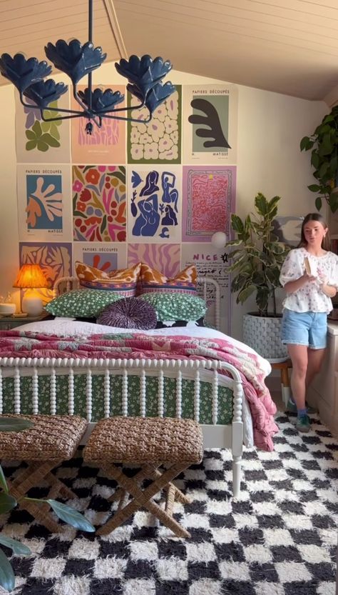 Bed Layering, Funky Bedroom, Colorful Room Decor, Colorful Apartment, Cute Room Ideas, Apartment Decor Inspiration, Dream Room Inspiration, Room Makeover Bedroom, Small Room Bedroom