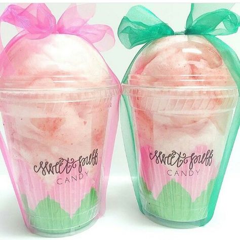 Cotton candy favors Cotton Candy Favors, Cotton Candy Cakes, Candy Cup, Candy Cart, Balloon Lights, Candy Art, Cake Business, Candy Floss, Snow Cones