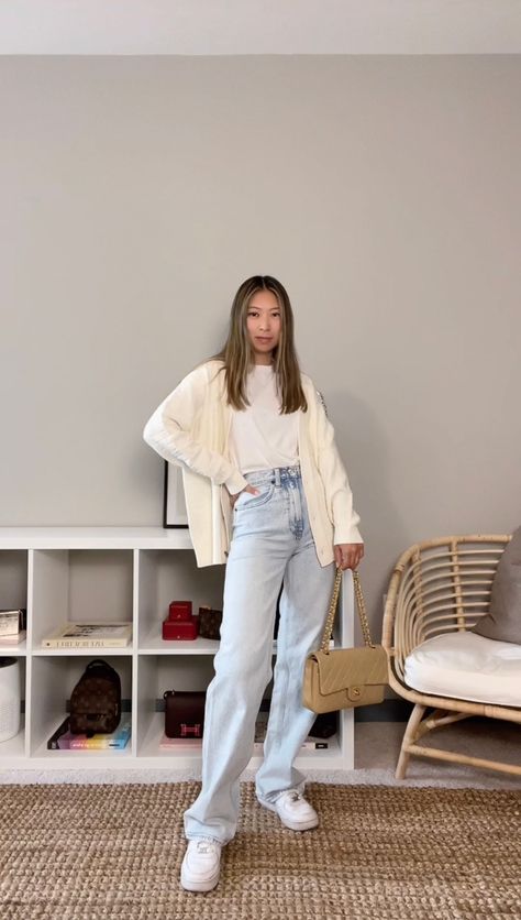 White Tee And Cardigan Outfit, Jeans And White Cardigan Outfit, White Cardigan Blue Jeans Outfit, White Cardigan And Jeans Outfit, Nike White Sneakers Outfit, Outfit With White Cardigan, White Knitted Cardigan Outfit, How To Style White Cardigan, White Crew Neck Outfit