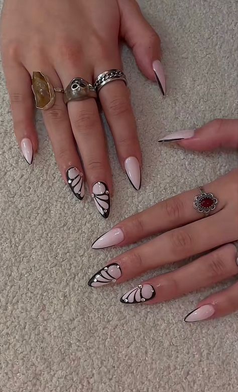 Summer Alt Nails, Tokyo Nail Art, Black And White Summer Nails, Nail Design Black And White, Nail Design Black, Nail Inspo Aesthetic, Nail Details, White Summer Nails, 3d Nail Designs