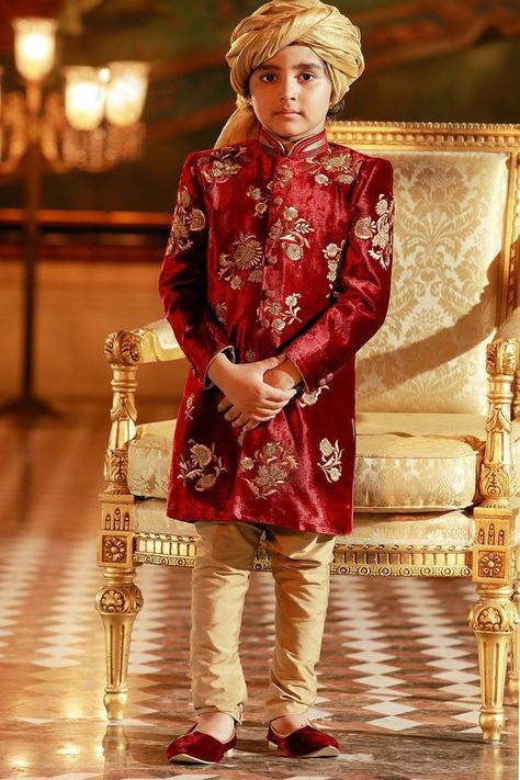 Embroidered achkan sherwani design Kids Sherwani Boys, Sherwani Design, Brocade Kurta, Suits Tuxedo, Indian Wedding Clothes For Men, Kids Indian Wear, Groom Sherwani, Kids Dress Boys, Kids Party Wear Dresses