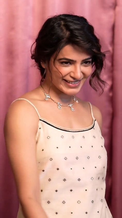 Samantha Cute, Samantha Pics, Indian Bride Outfits, Samantha Ruth, Samantha Photos, South Actress, Bollywood Girls, Bride Clothes, Indian Fashion Dresses