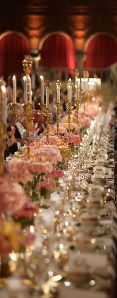 Golden Table, Irish English, Gala Dinner, Long Table, Top Interior Designers, Marie Antoinette, Beautiful Table, Round Dining, Round Dining Table