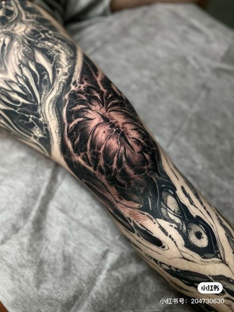 Tattoo Foot Men, Sleave Ideas Men, Bioorganic Tattoo, Simple Cat Tattoo, Biomech Tattoo, Thigh Piece Tattoos, Darkside Tattoo, Chest Tattoo Drawings, Line Art Simple