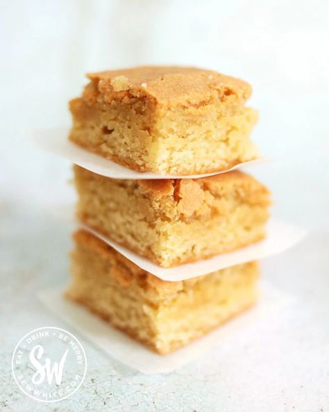 Easy Blondies Recipe, How To Make Blondies, Easy Blondies, Easy Blondie Recipe, Best Blondies, White Chocolate Brownies Recipe, White Chocolate Blondies Recipe, Chocolate Blondies Recipe, Raspberry White Chocolate Cookies