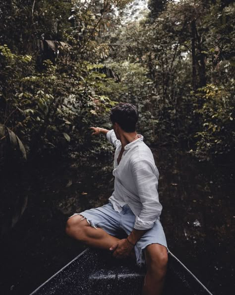 Dark Surf Aesthetic, Bali Men Outfit, Tenerife Photoshoot, Thailand Outfit Ideas Men, Camping Photo Ideas, Bali Outfit Ideas, Hiking Photoshoot, Beach Vacation Pictures, Vacation Outfits Men