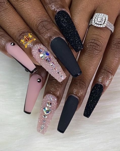 Black Gold And White Nails, Nude Black Nails, Black Floral Nails, Pedicures, Floral Nails, Love Nails, Black Nails, White Nails, Pretty Nails