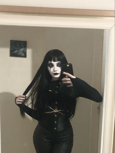 Woman Horror Costumes, Goth Costumes Halloween, Halloween Costumes For Goths, The Crow Outfit, The Crow Costume Female, The Crow Halloween Costume, Halloween Costumes Horror Women, The Crow Makeup For Women, Horror Cosplay Female