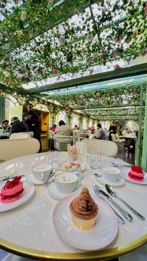 Laduree Paris Interior, Laduree Paris Aesthetic, Paris Bakery Aesthetic, Lauderee Paris, Laduree Interior, Laduree Aesthetic, Paris Laduree, Paris Coffee Shop, 2025 Design