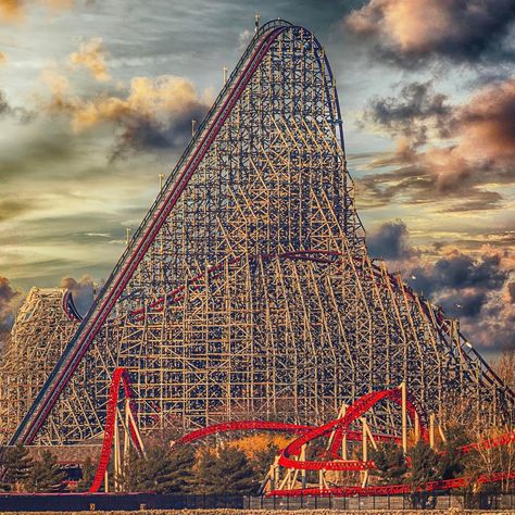 Cedar Point Roller Coasters, Roller Coaster Theme, Scary Roller Coasters, Crazy Roller Coaster, Best Roller Coasters, Cedar Point Amusement Park, Cloud Night Light, Fair Rides, Planet Coaster