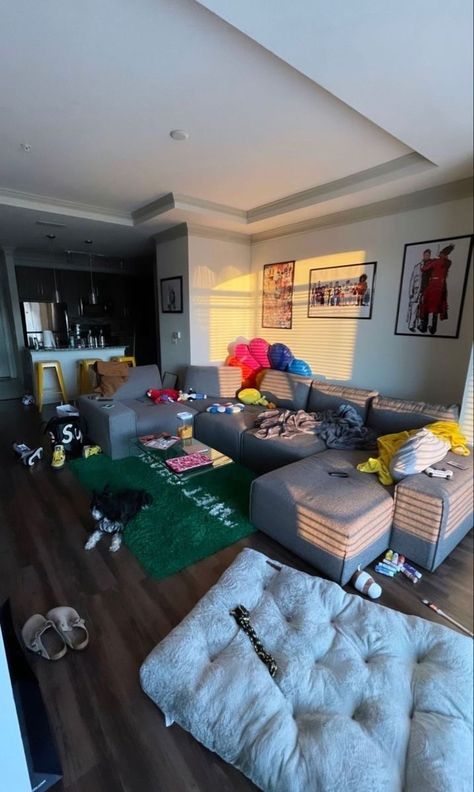 Hybeast Living Room, Tomboy Living Room, Pop Culture Apartment, Hype Beast Apartment Decor, Sneaker Head Apartment, Living Room Hypebeast, Hype House Aesthetic, Street Home Decor, Room Inspiration Street Style