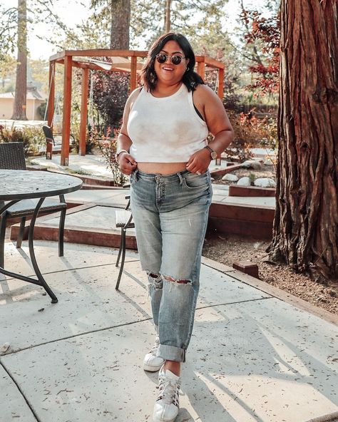 Plus Size Lifestyle & Outfits on Instagram: “I got 99 problems but a boyfriend jeans ain’t one 😏 Thank you @silverjeansco for hooking us up together 🙌🏻 #silverjeans #ad” Plus Size Boyfriend Jeans Outfit, Plus Size Boyfriend Jeans, I Got 99 Problems But, Mid Size Outfits, I Got 99 Problems, Boyfriend Jeans Outfit, 99 Problems, A Boyfriend, Mid Size