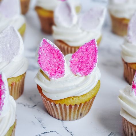 Cupcakes topped with marshmallow ears Bear Marshmallow, Marshmallow Cupcakes, Bunny Cupcakes, Sweet Cooking, Easter 2024, Bunny Ear, Cupcake Toppers, Sprinkles, Cupcake