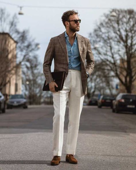 Italian Men Style, Italian Mens Fashion, Denim Shirt Men, Denim Shirts, Mens Fashion Inspiration, Mens Outfit Inspiration, Suit Style, Mens Fashion Suits, Men Fashion Casual Outfits