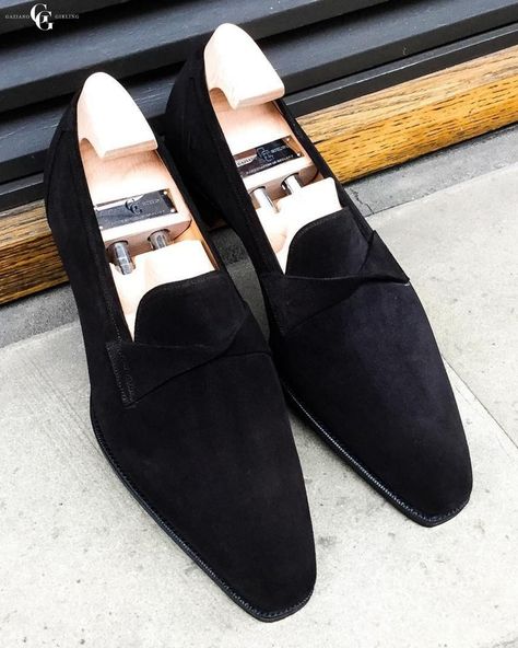 3,021 mentions J’aime, 43 commentaires - Gaziano & Girling (@gazianogirling) sur Instagram : "A different, sharp loafer. The black suede Toulouse made to order on the Deco last. #ggtoulouse . .…" Half Shoes Men, Black Suede Dress, Black Loafer Shoes, Suede Dress Shoes, Dress Shoes Mens, Quality Leather Boots, Half Shoes, Wingtip Shoes, Custom Design Shoes