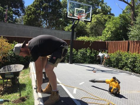 Diy Small Basketball Court, Diy Half Basketball Court, Basketball Hoop In Backyard, Basketball Driveway Ideas, Mini Basketball Court Backyard, Asphalt Basketball Court, Basketball Court Backyard Ideas, Basketball Court Backyard Diy, Diy Sport Court Backyard