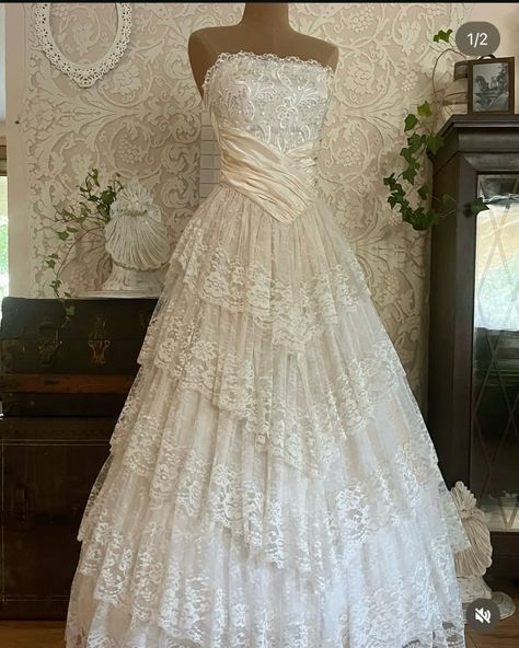 Cute Vintage Wedding Dresses, White Vintage Wedding Dresses, Weddong Dresses, Unique Vintage Wedding Dress, Vintage Wedding Dress Aesthetic, Wedding Dresses Not White, Vintage White Dresses, Wedding Dresses Off White, Wedding Dresses Old