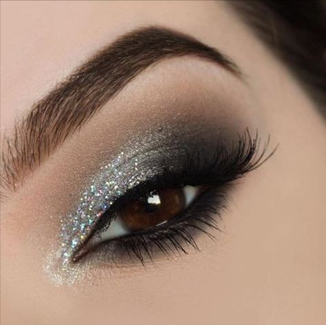 Grey Eye Makeup, Bronze Eye Makeup, Silver Eye Makeup, Dark Eye Makeup, Silver Makeup, Bright Eye Makeup, Dramatic Eye Makeup, Eye Makeup Ideas, Cut Crease Makeup