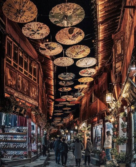 Shanghai Interior Design, Chinese City Aesthetic, Old Shanghai Aesthetic, Old China Aesthetic, China Aesthetic City, Lijiang China, Chinese Cities, China Aesthetic, Japanese Village