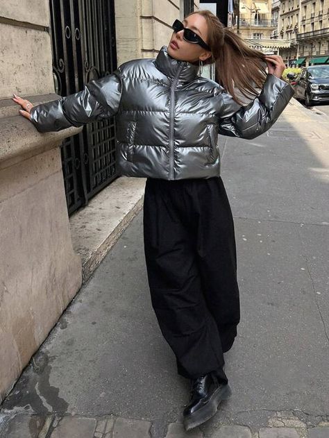 Silver Puffer Jacket Outfit, Silver Puffer Jacket, Puffer Jacket Outfit, Winter Coat Parka, Puff Jacket, Coat Pocket, Jacket Outfit, Streetwear Women, Puffer Jacket