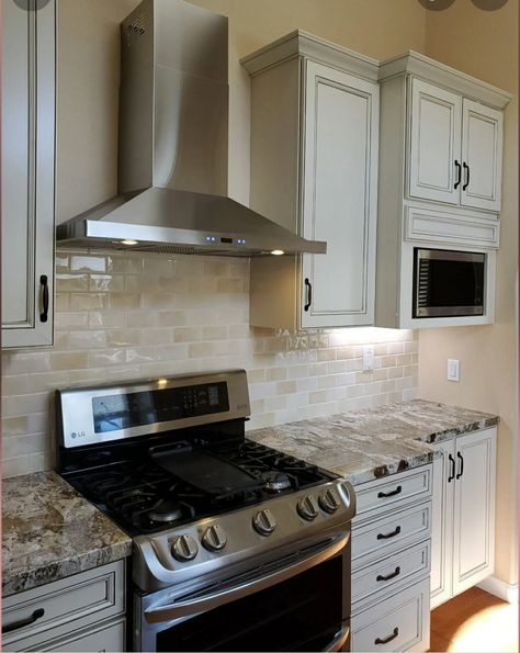 Kitchen With Hoods Over Stoves, Oven Range Hood Ideas Small Kitchen, Ventless Range Hood, Glass Range Hood, Ductless Range Hood, Best Range Hoods, Range Hood Cover, Wall Range Hood, Stove Hood