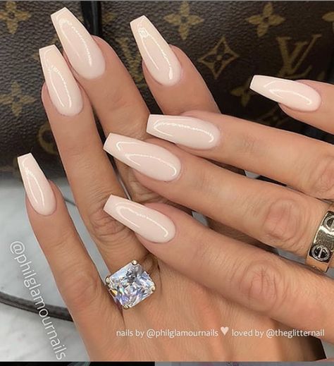 glossy ivory nail long White Nails Design, Ivory Nails, Matte White Nails, Ballerina Nail, Ombre Acrylic, White Acrylic Nails, Simple Acrylic Nails, Cream Nails, White Nail Designs