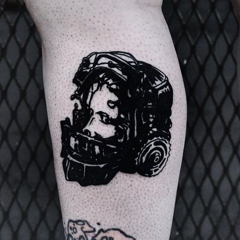 Amanda young tattoo Saw Horror Tattoo, Saw Tattoo, Saw Horror, Widow Tattoo, Black Widow Tattoo, Horror Movie Tattoos, Father Tattoos, Amanda Young, Stitch Tattoo