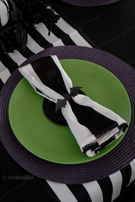 Beetlejuice Dining Room, Beetlejuice Birthday Party Decorations, Beetlejuice Wedding Theme, Beetlejuice Party Decorations, Beetlejuice Baby Shower Ideas, Beetlejuice Kitchen, Bettle Juice Aesthetic, Beetlejuice Dinner Party, Beetlejuice Dinner